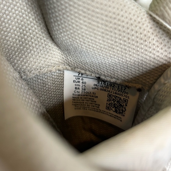 👟 NIKE AIR FORCE ONES - WOMANS SIZE 7 👟 - Picture 5 of 9